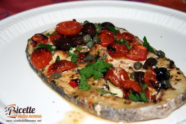 Pesce spada con pomodorini e capperi ricetta e foto