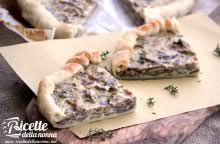 Torta rustica ai funghi con robiola