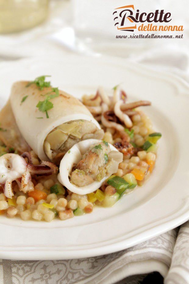 Calamari farciti con carciofi e fregola ricetta e foto