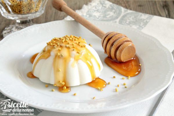 Come fare la crema al miele, il dolce al cucchiaio pronto in pochi minuti e in poche semplici mosse