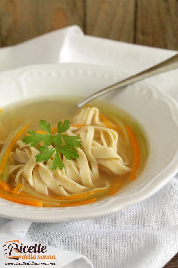 Foto tagliatelle in brodo