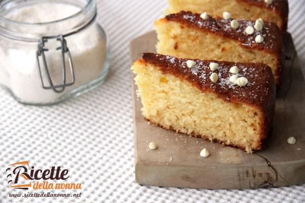 Torta al cocco, ricotta e cioccolato bianco