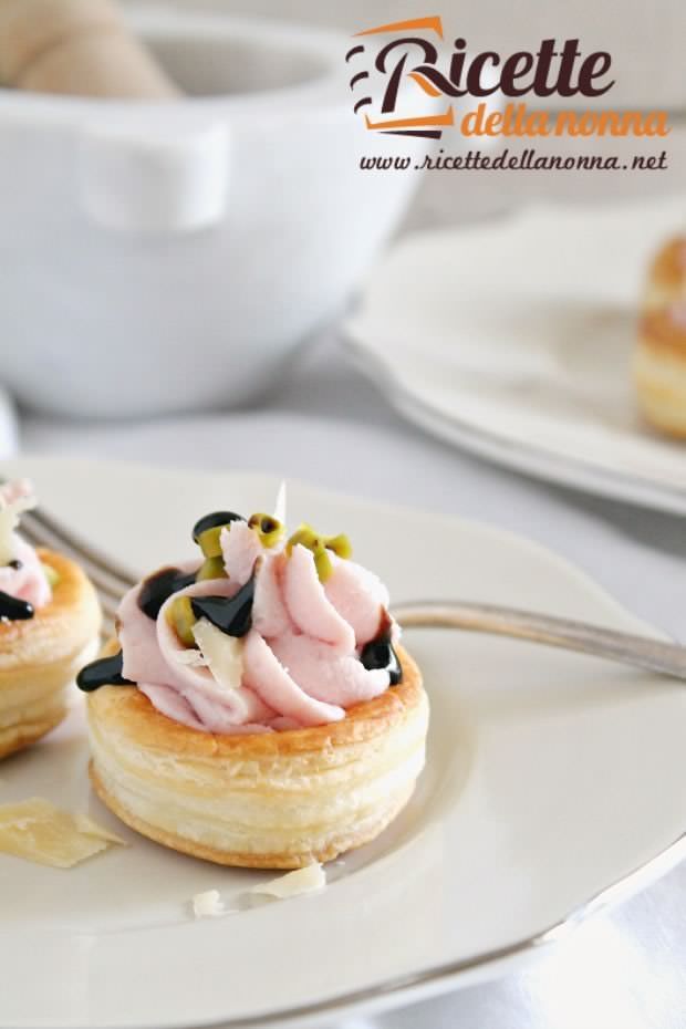 Foto Vol au vent alla mousse di mortadella