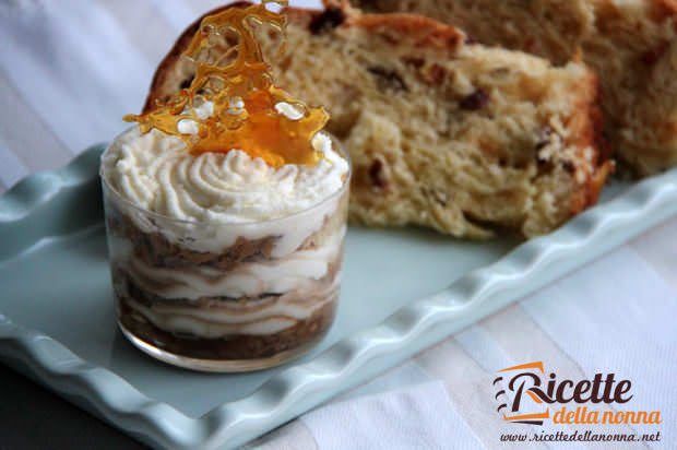 Coppette di panettone con panna