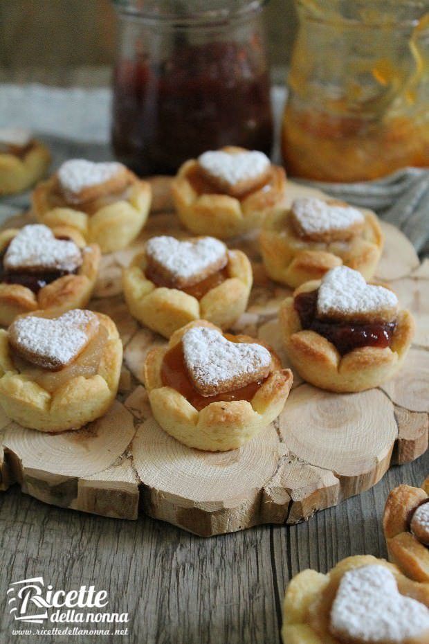 Crostatine della nonna alla marmellata ricetta e foto