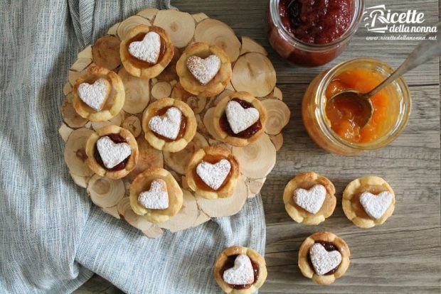 Crostatine della nonna alla marmellata ricetta e foto