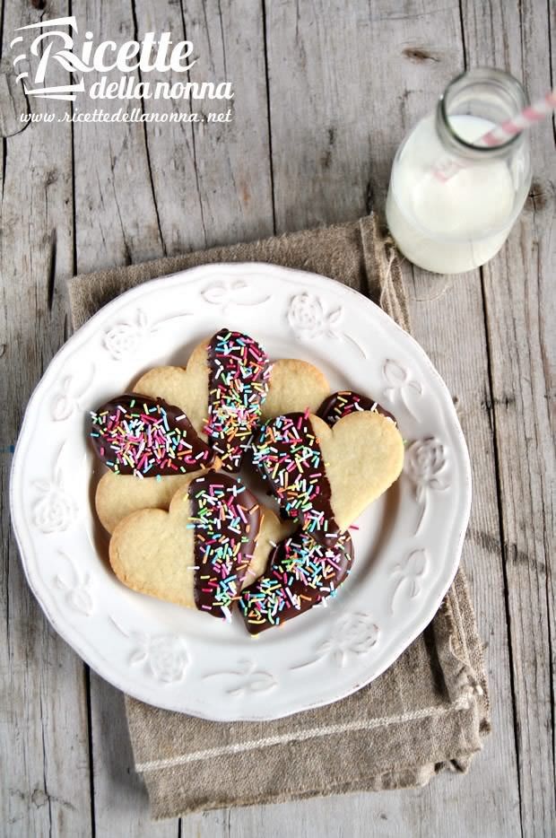 Foto pasticcini con glassa al cioccolato