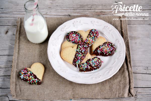 Pasticcini con glassa al cioccolato