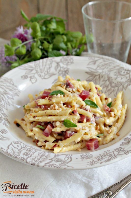 Trofie al pesto di nocciole e speck Ricette della Nonna