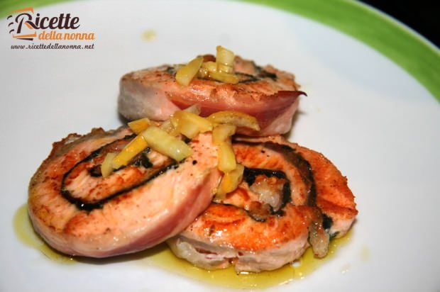 Medaglioni di salmone e gamberi con salsa agli agrumi ricetta e foto