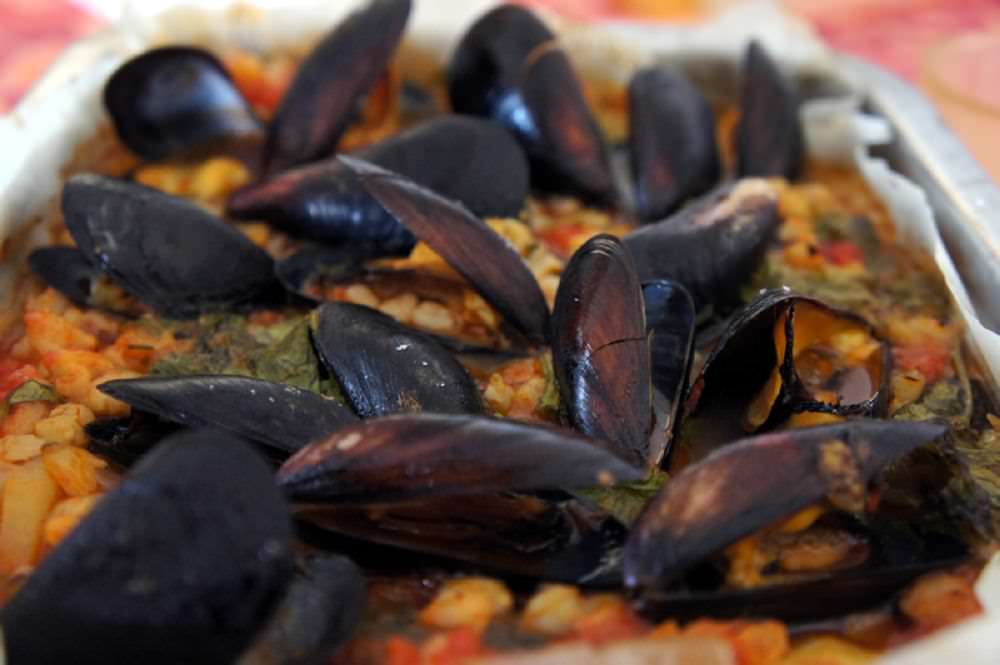 Tiella orzo, patate e cozze ricetta e foto