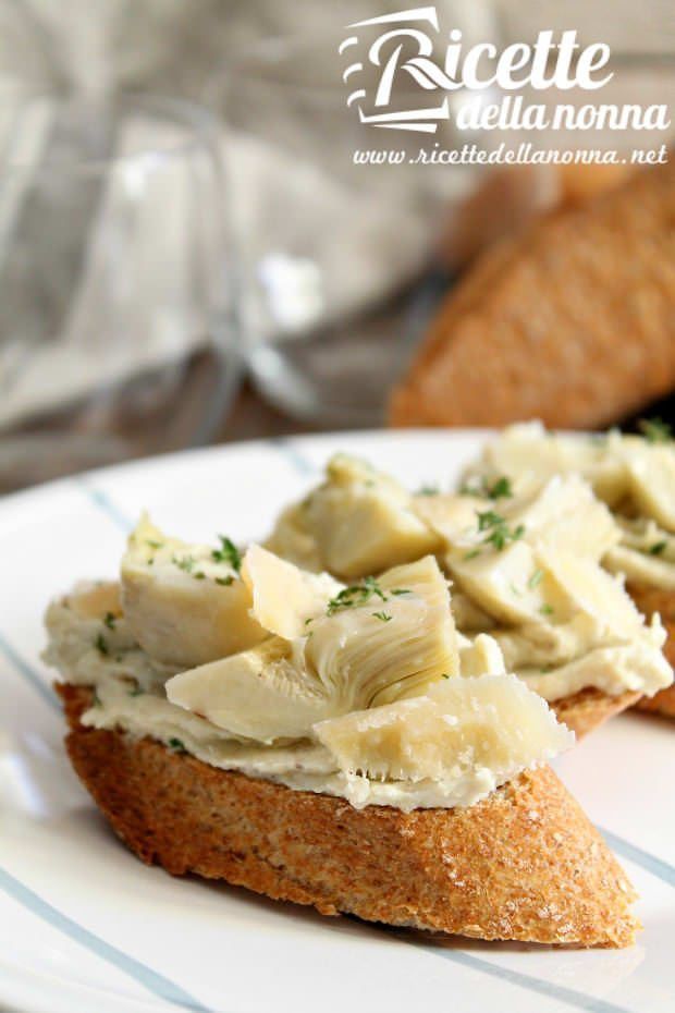 Foto bruschetta crema carciofi