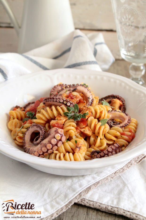 Fusilli al sugo di moscardini foto e ricetta