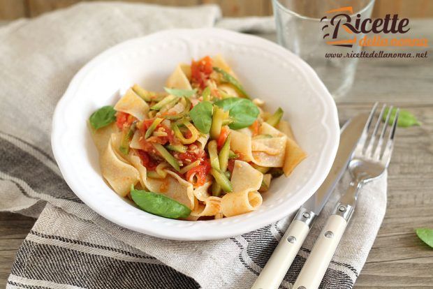 Lasagnette cipolletta fresca, pomodori e zucchine ricetta e foto