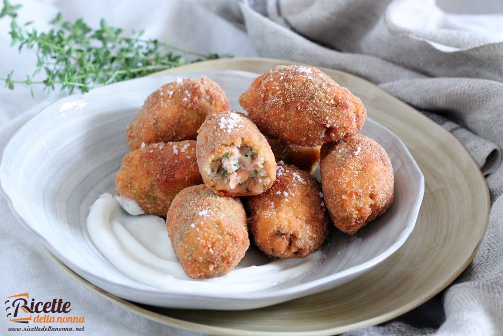 Polpettine Di Salmone Con Salsa Di Panna Acida Ricette Della Nonna