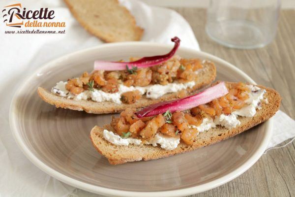 Crostini al salmone