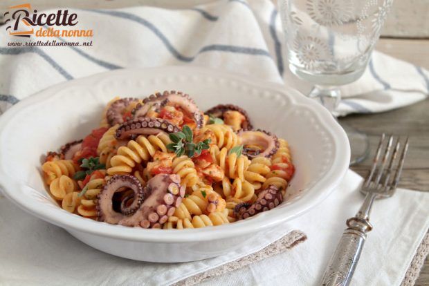 Fusilli al sugo di moscardini foto e ricetta