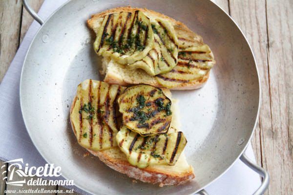 Bruschette alle melanzane e acciughe