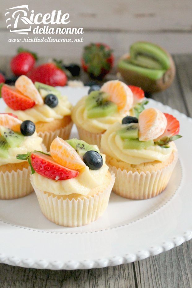 Muffin alla crema con frutta