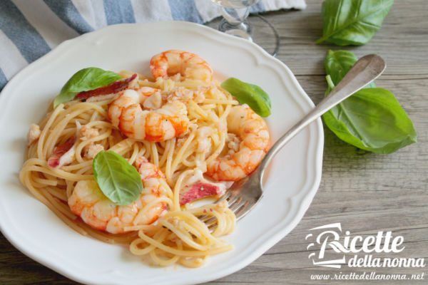 Pasta con gamberi e filetti di triglia