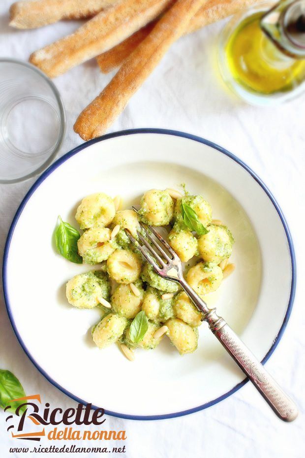 Gnocchi al pesto di zucchine