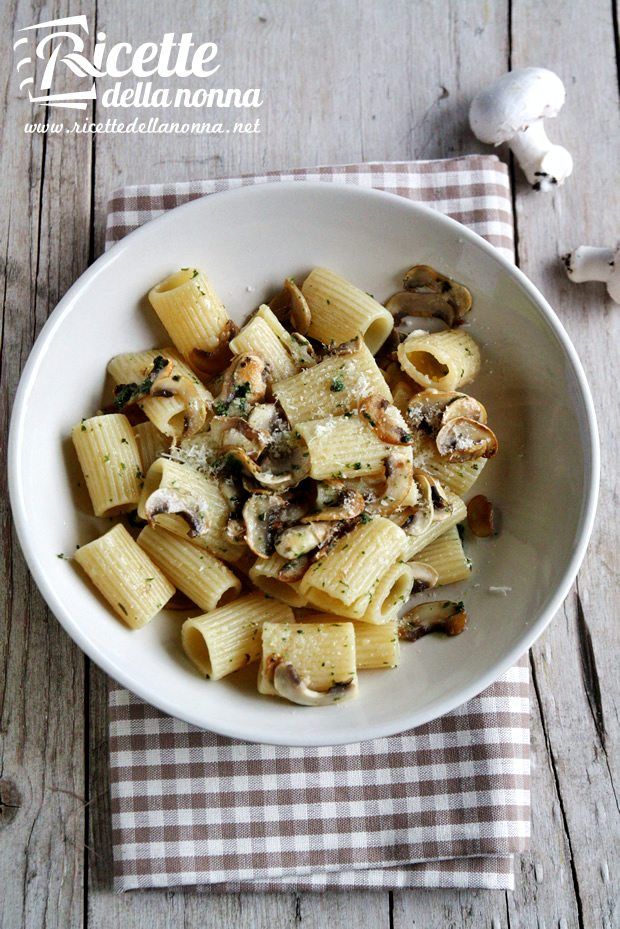 Mezze maniche funghi e cacioricotta