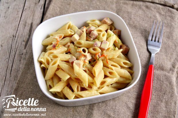 Pasta con fiori di zucca e prosciutto