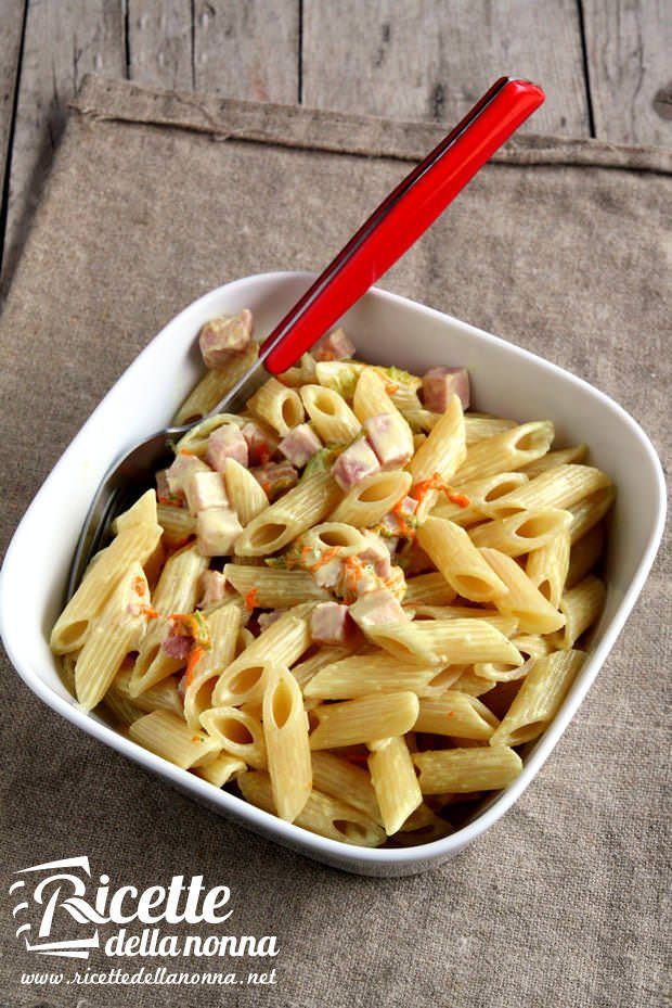 Pasta con fiori di zucca e prosciutto