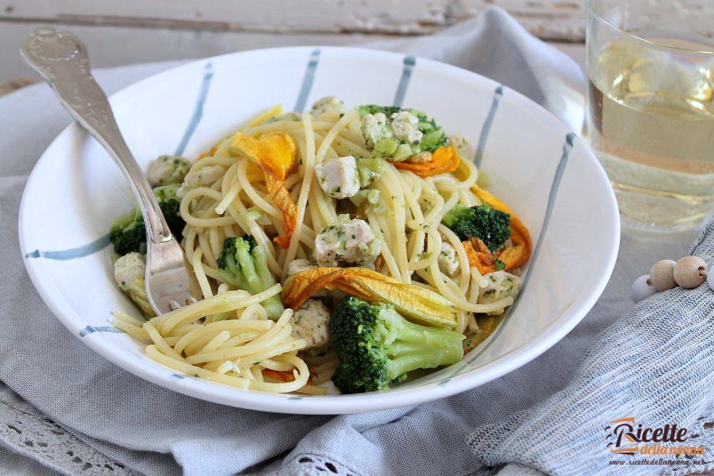 Spaghetti al tonno con fiori di zucca e broccoli ricette for Ricette spaghetti