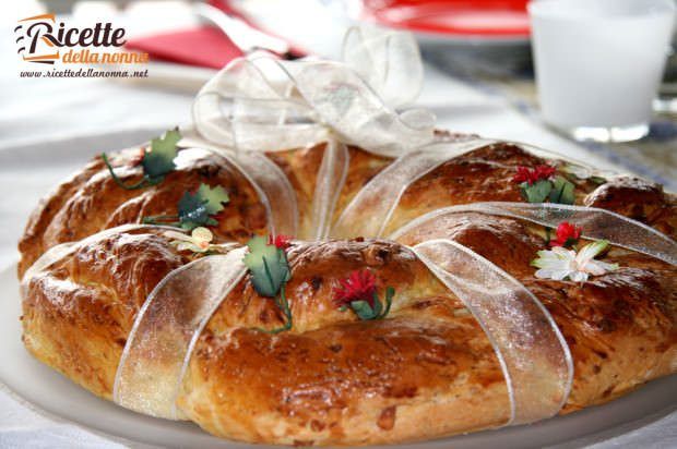 Ciambella di Natale al formaggio ricetta e foto