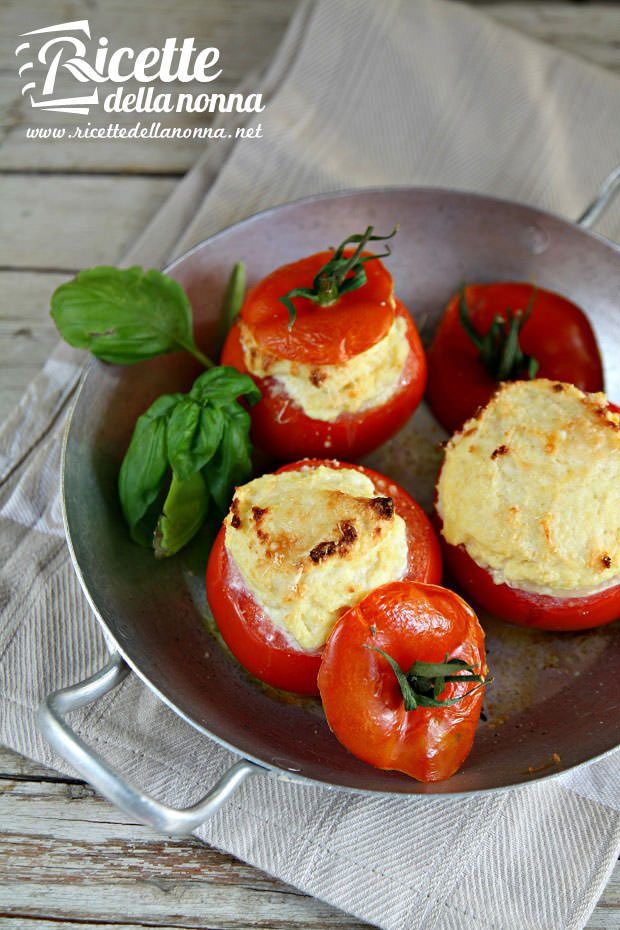 Foto pomodori con crema di ricotta