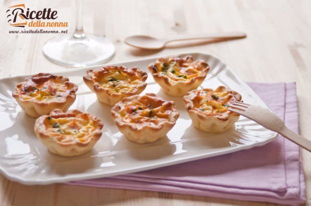 mini quiche al salmone affumicato e porri