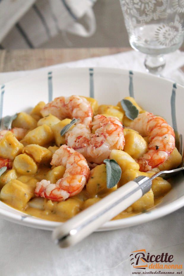 Gnocchi di kamut con crema di zucca e mazzancolle