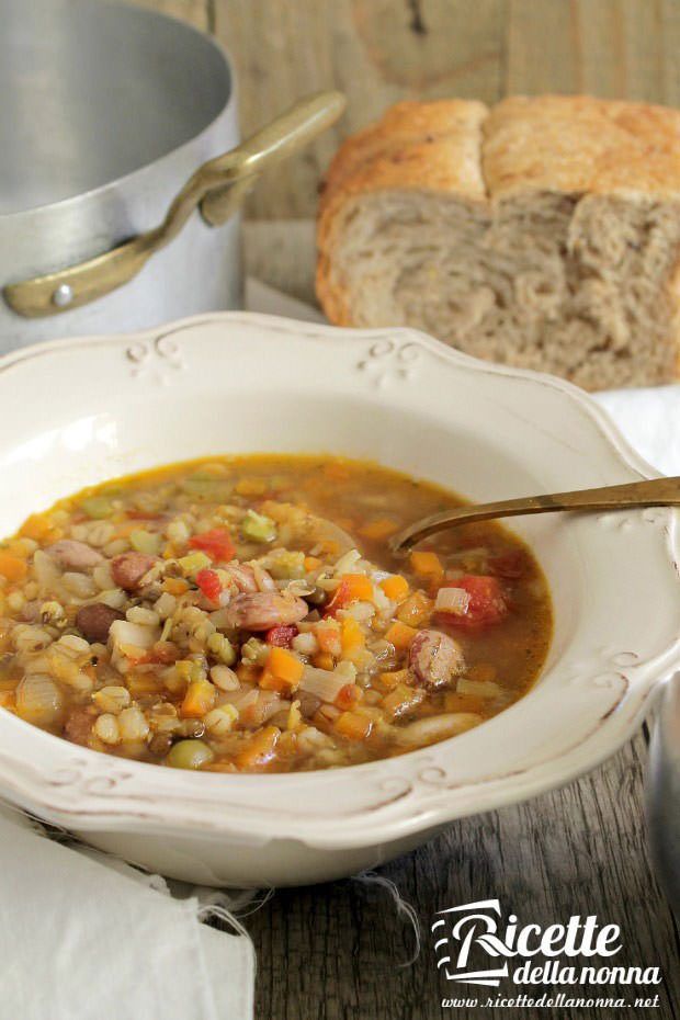 Minestra invernale di lenticchie e orzo ricetta e foto