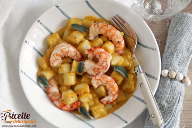 Gnocchi di kamut con crema di zucca e mazzancolle