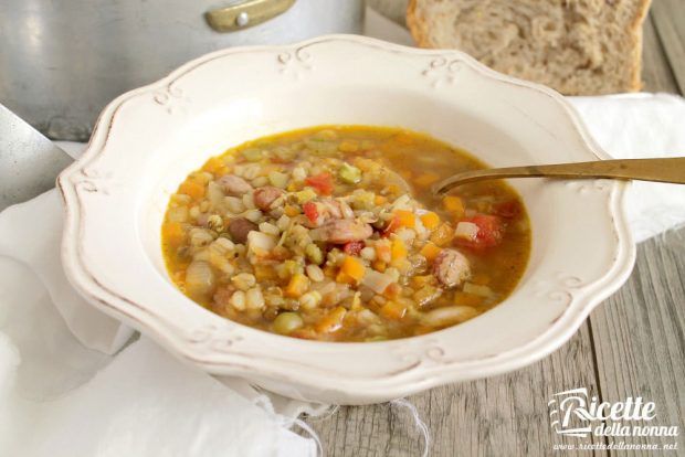 Minestra invernale di lenticchie e orzo ricetta e foto