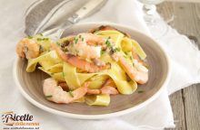 Pappardelle con gamberi, panna e salmone affumicato