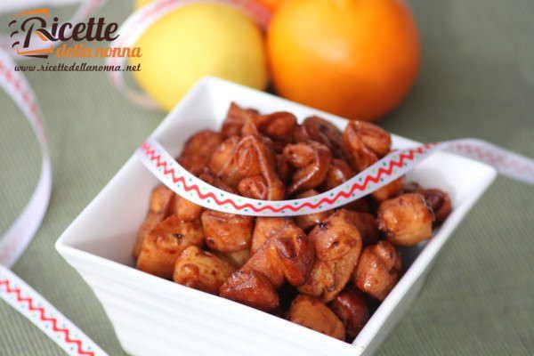 I limoncini fatti con la ricetta di Nonna Annina sono i perfetti dolcetti di Carnevale