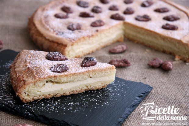 Crostata con ricotta e mandorle zuccherate