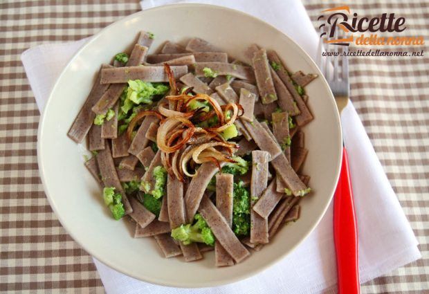 Pizzoccheri broccoli e cipolle