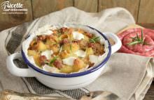 Pasta al forno con stracchino e salsiccia, un piatto gustoso da leccarsi i baffi