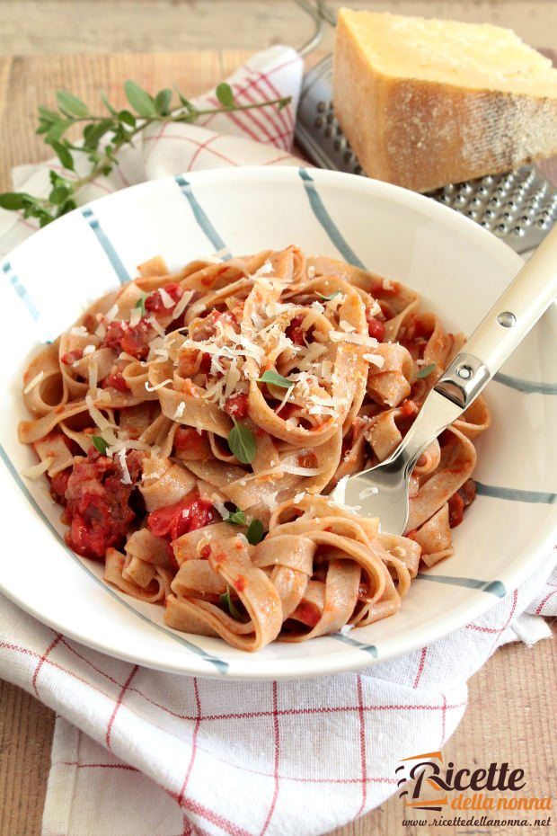 Foto tagliatelle al prosciutto e pecorino