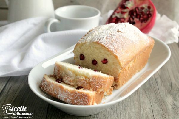 Plumcake con arancia e melograno