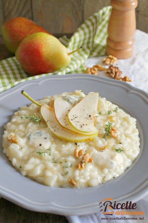 Foto Risotto al gorgonzola con pere e noci