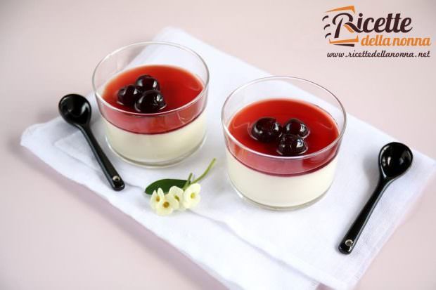 Ricetta panna cotta agli agrumi con sciroppo di amarene