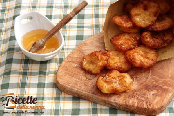 Frittelle di patate dolci con miele e zucchero