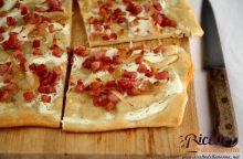 Pizza rustica con pancetta e cipolle