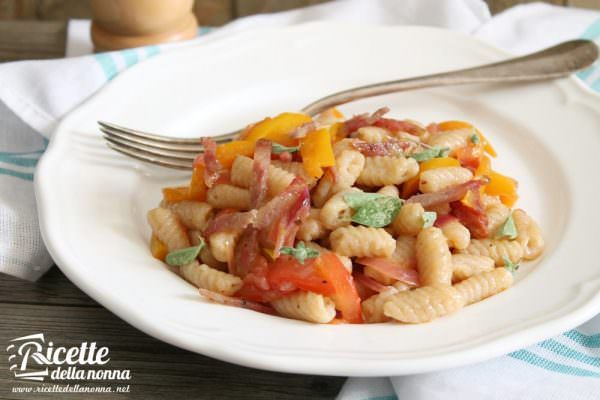 Cavatelli fatti in casa al sugo di peperoni