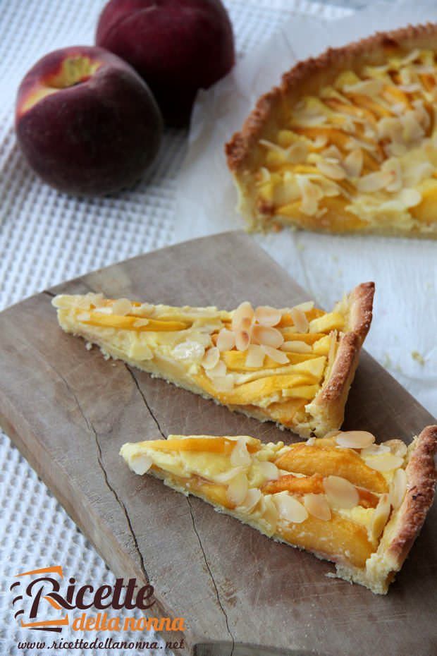 Crostata di pesche e mandorle ricetta e foto