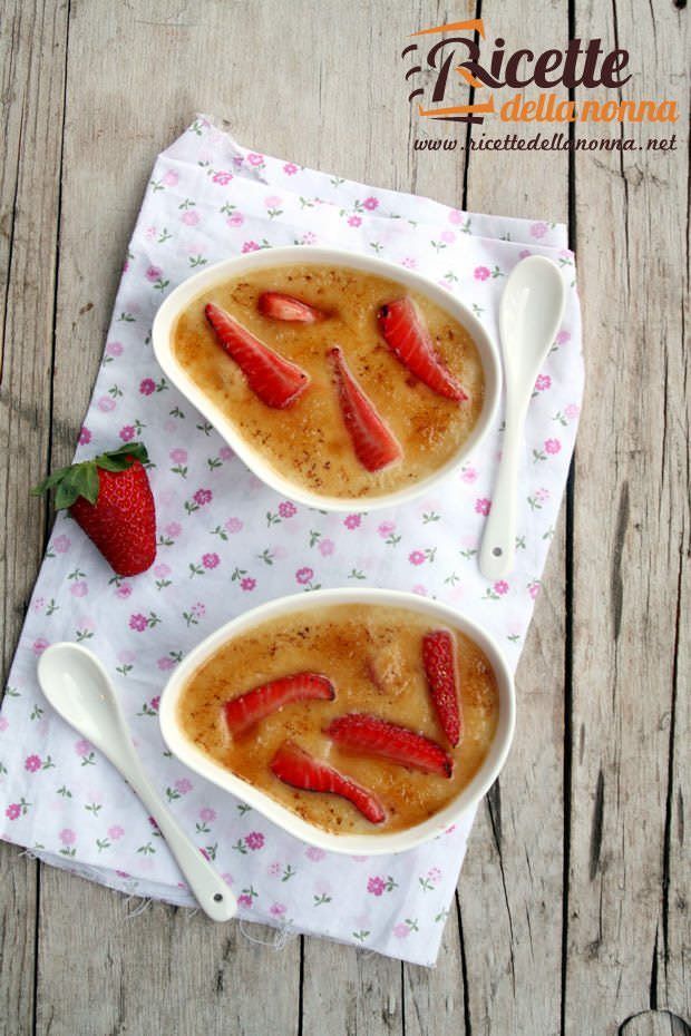 Foto crema catalana alle fragole